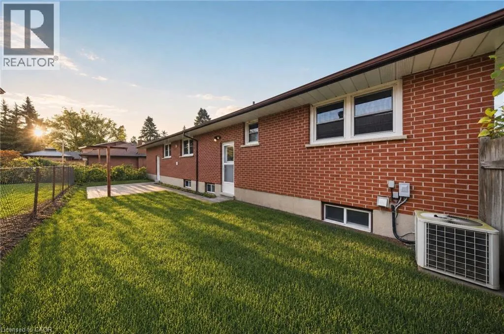 88 SUNNYLEA Crescent