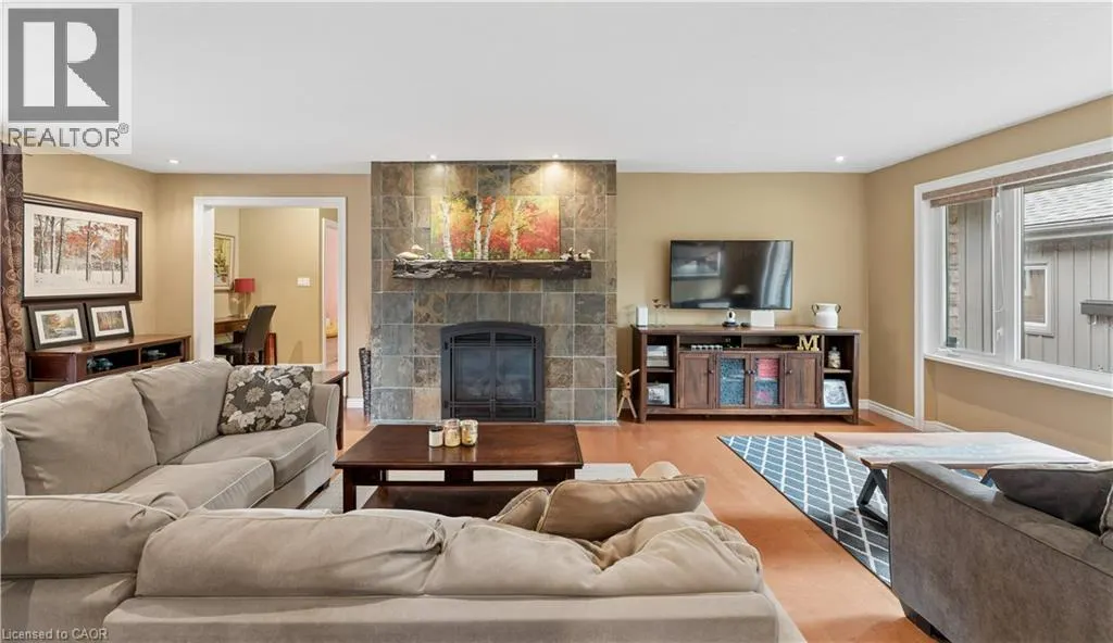 373 FORESTLAWN Road