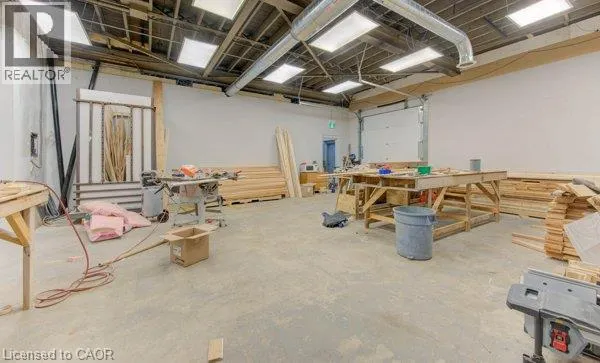 40 W LANCASTER Street W