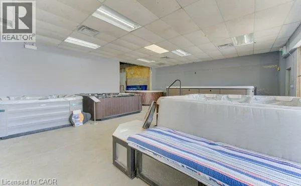 40 W LANCASTER Street W