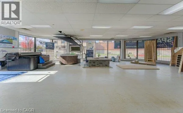 40 W LANCASTER Street W