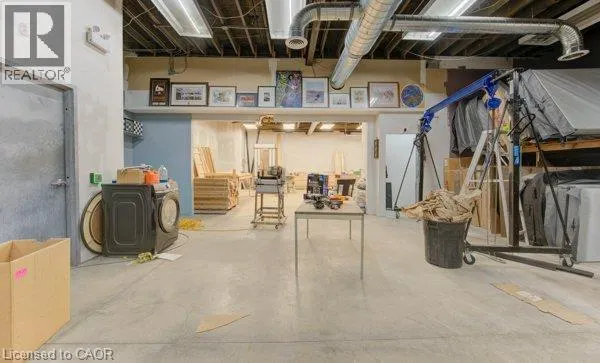 40 W LANCASTER Street W