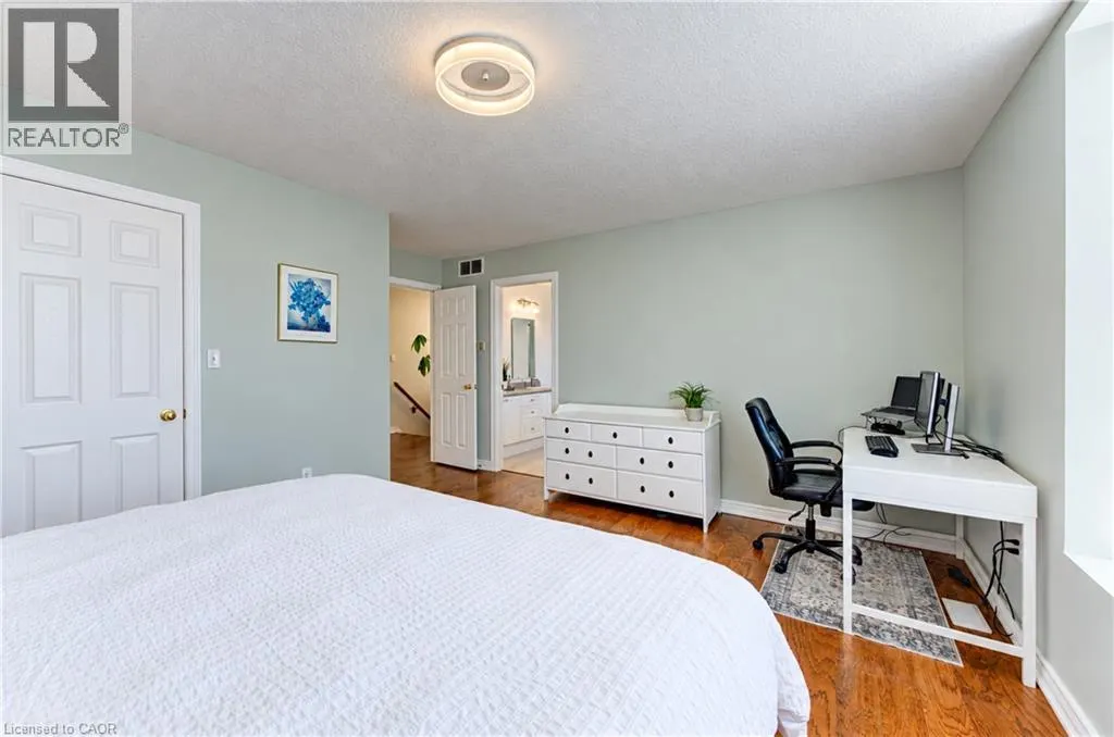 410 SANDY COVE Crescent