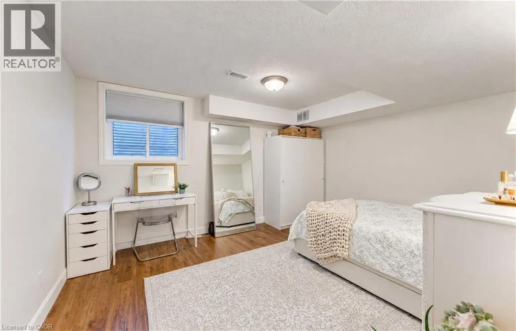 410 SANDY COVE Crescent