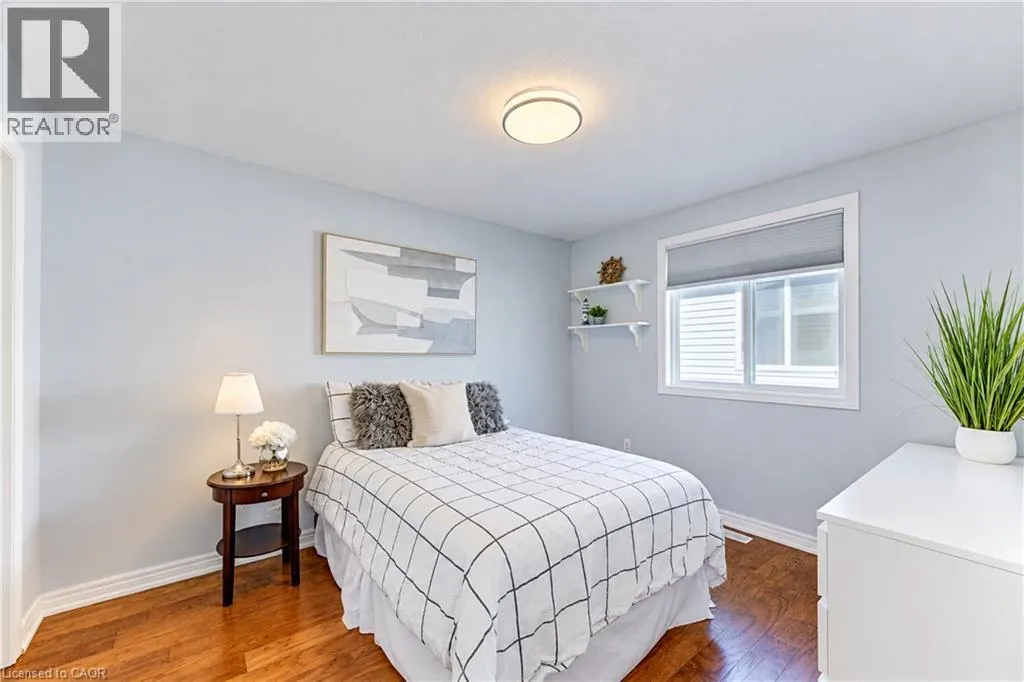 410 SANDY COVE Crescent