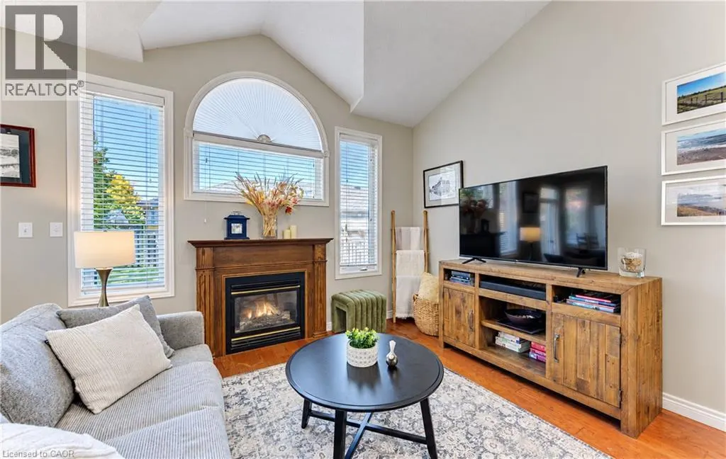 410 SANDY COVE Crescent