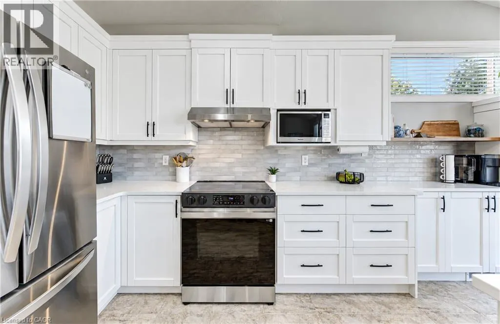 410 SANDY COVE Crescent