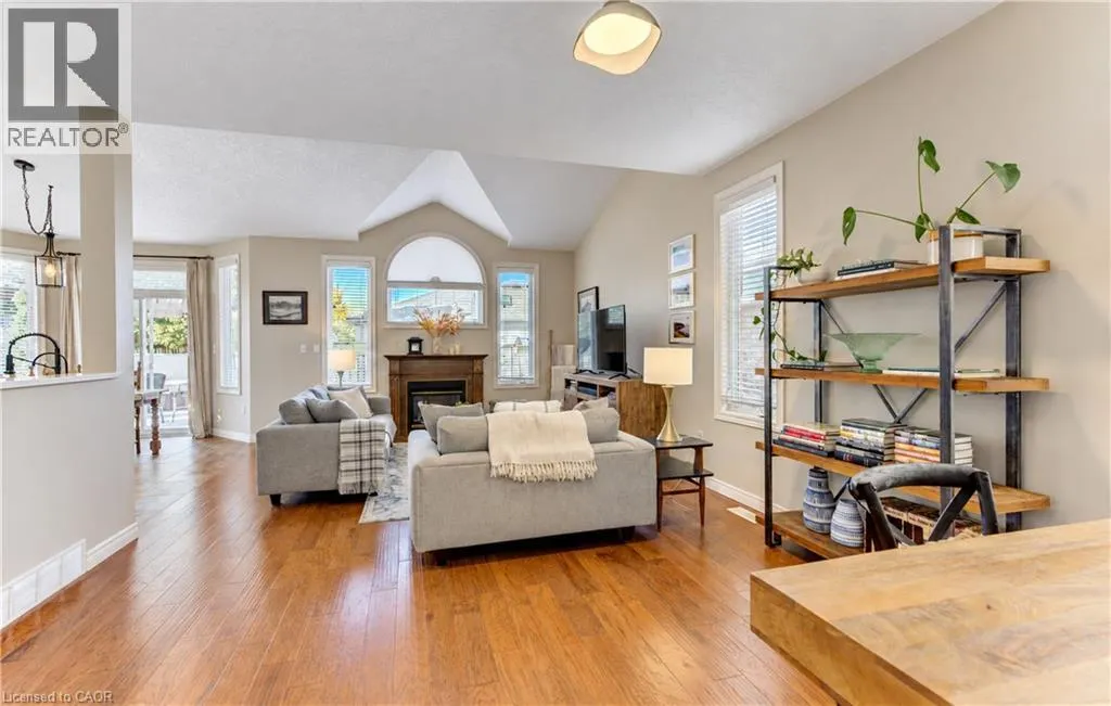 410 SANDY COVE Crescent