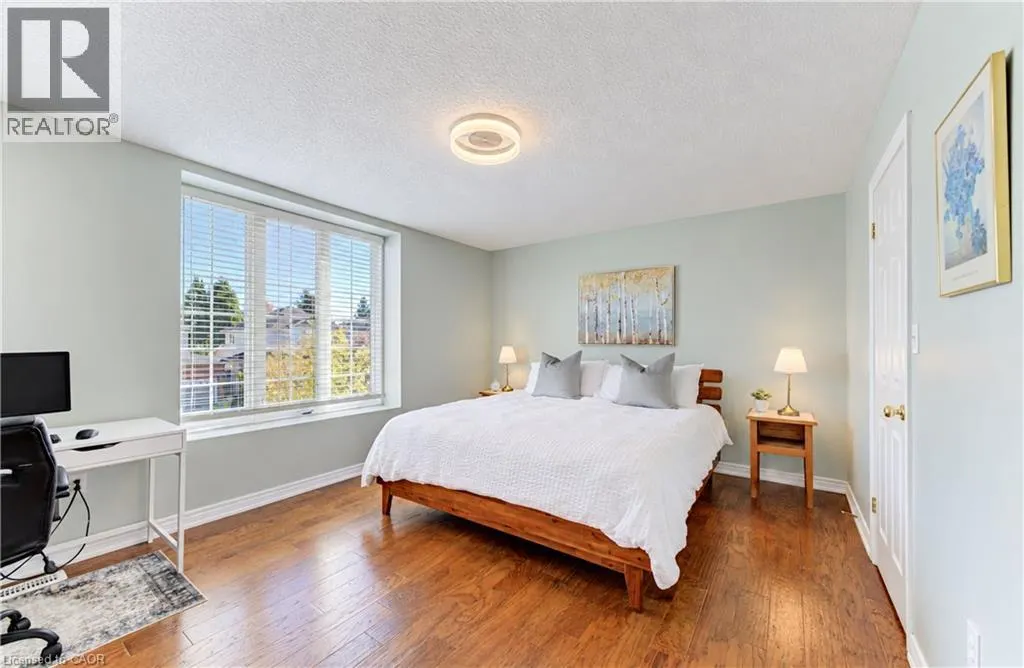 410 SANDY COVE Crescent