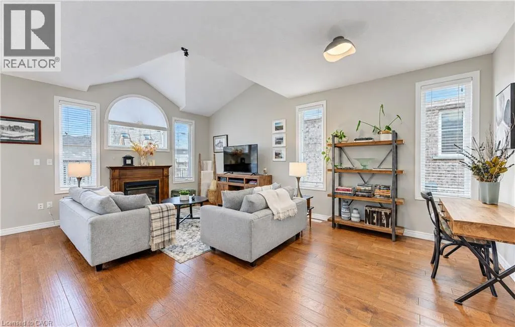 410 SANDY COVE Crescent