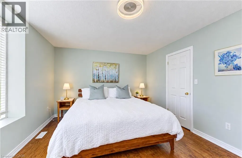 410 SANDY COVE Crescent