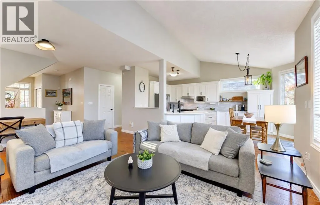 410 SANDY COVE Crescent