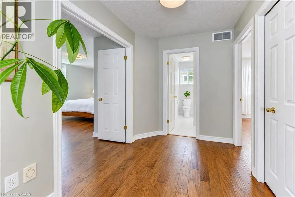 410 SANDY COVE Crescent