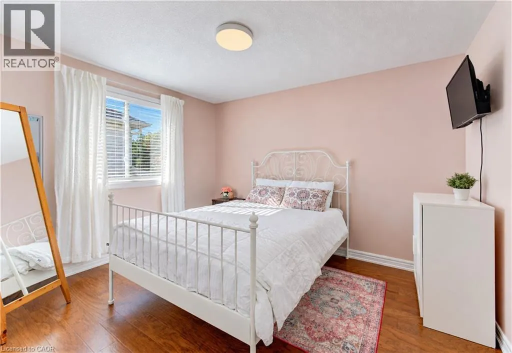 410 SANDY COVE Crescent
