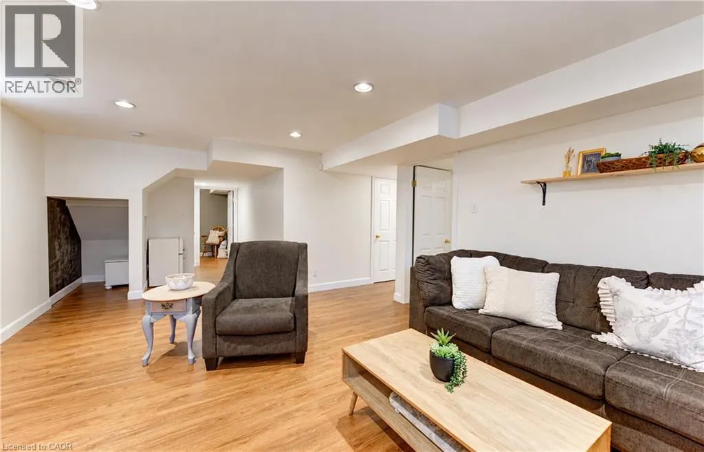 410 SANDY COVE Crescent