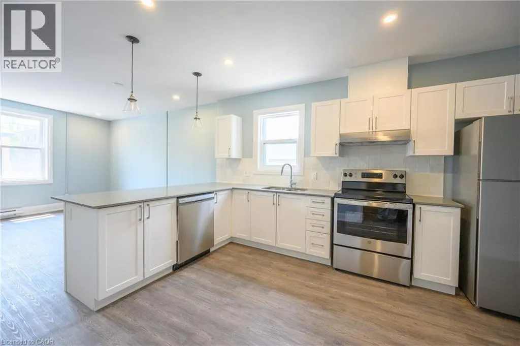 571-575 KING Street E