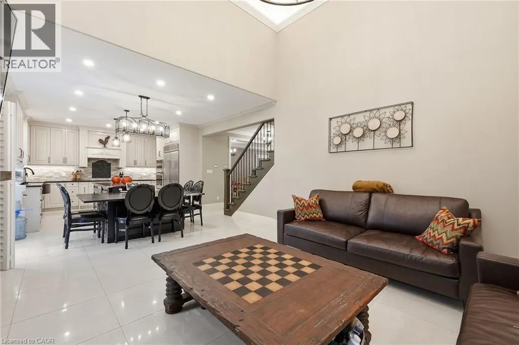 916 FOXBROOK Court