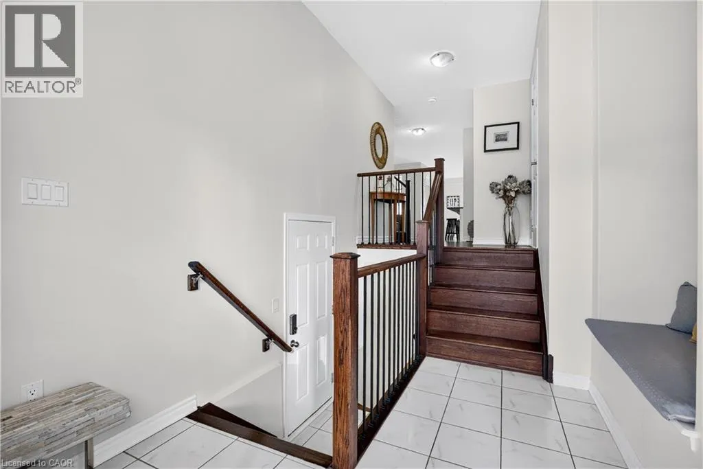 7 PICKETT Place