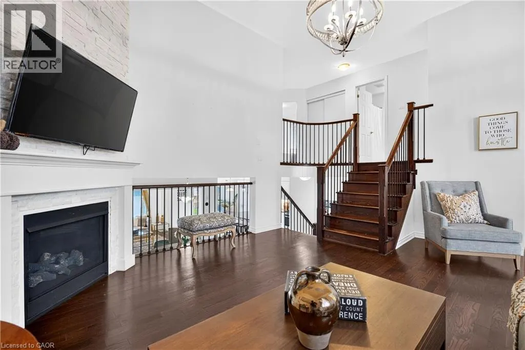 7 PICKETT Place