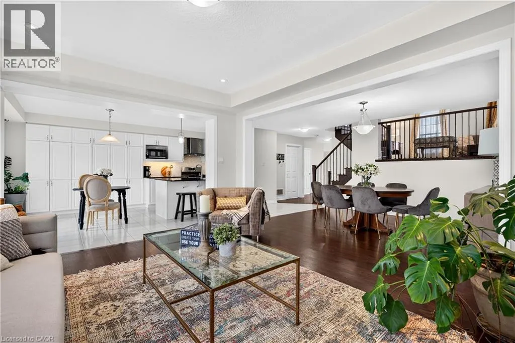 7 PICKETT Place