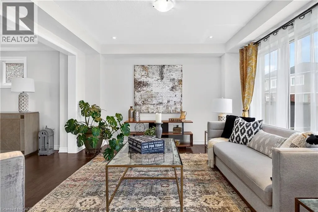 7 PICKETT Place