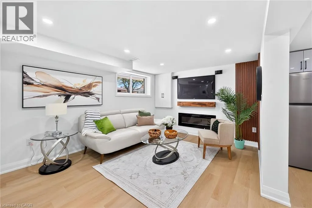 4 BERMUDA Court