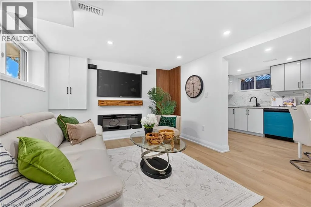 4 BERMUDA Court
