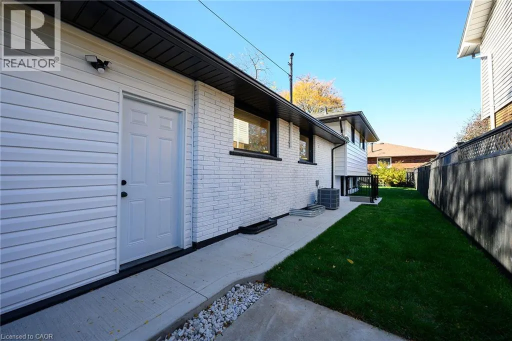 4 BERMUDA Court