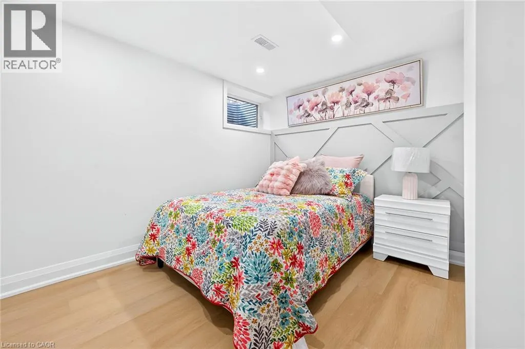 4 BERMUDA Court