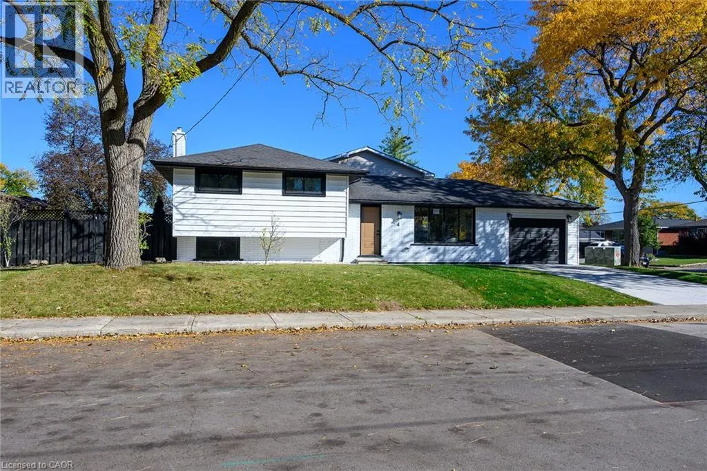4 BERMUDA Court