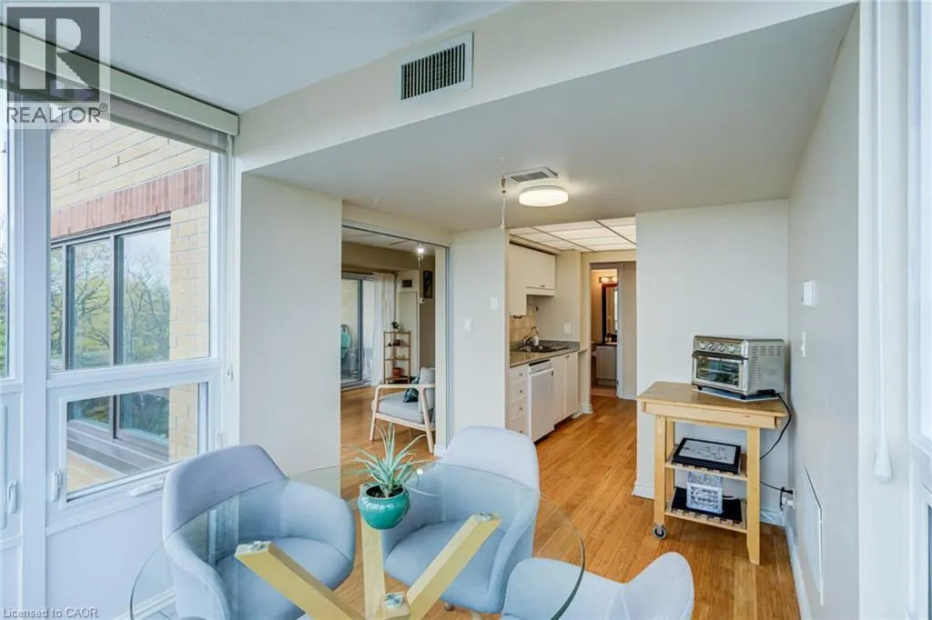 237 KING Street W Unit# 909 #909