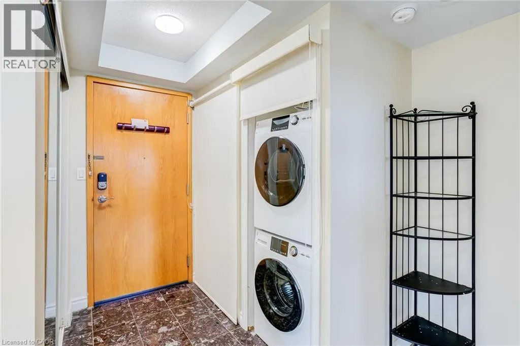 237 KING Street W Unit# 909 #909