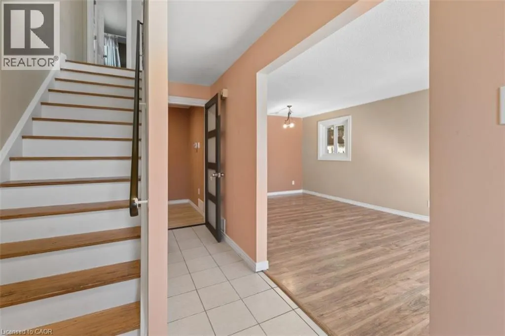 8 FOREST GLEN Crescent