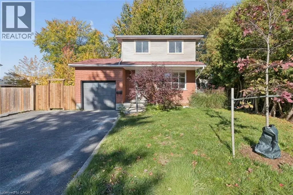 8 FOREST GLEN Crescent