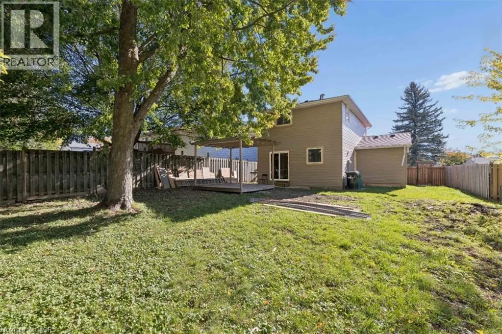 8 FOREST GLEN Crescent
