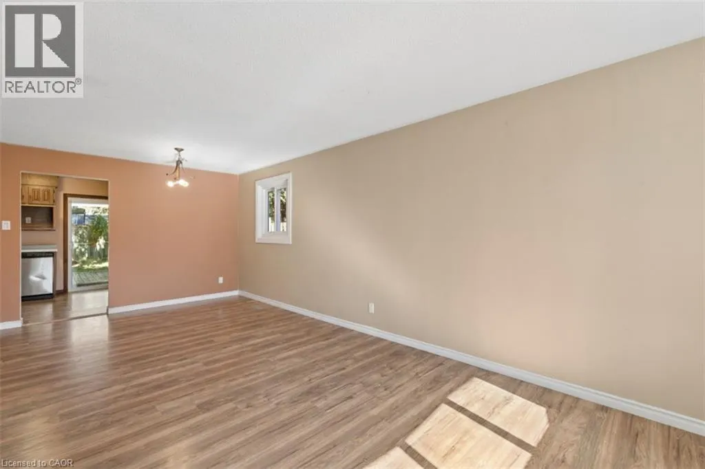 8 FOREST GLEN Crescent