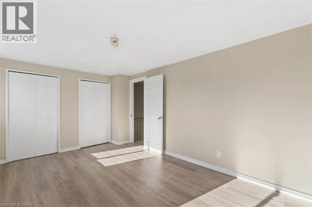 8 FOREST GLEN Crescent