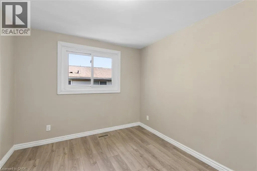 8 FOREST GLEN Crescent