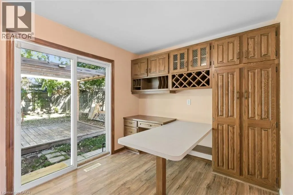 8 FOREST GLEN Crescent