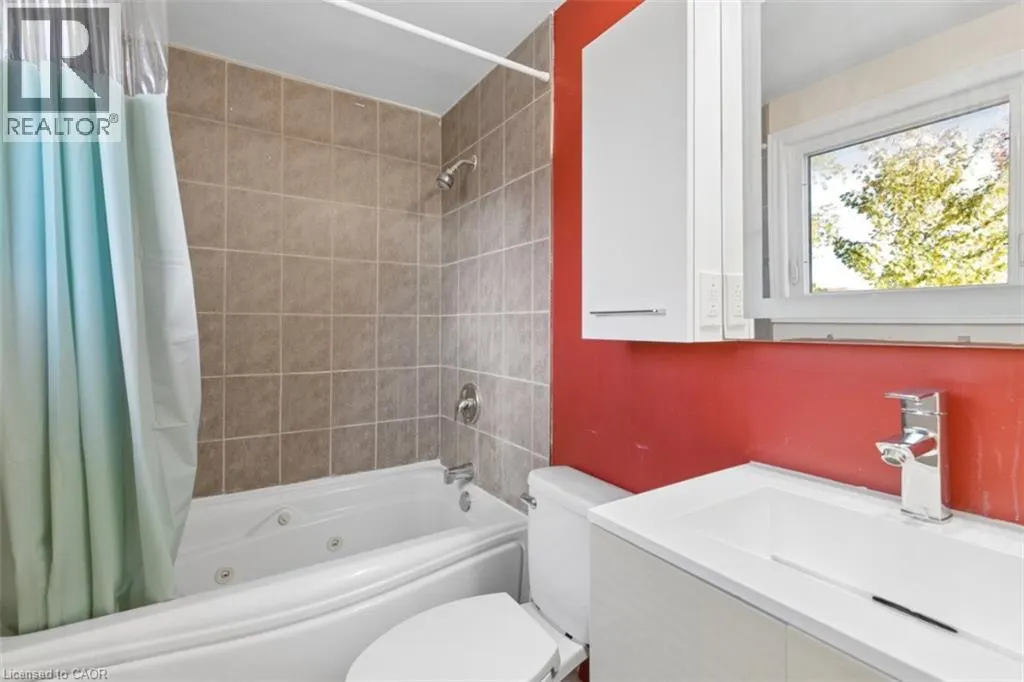 8 FOREST GLEN Crescent