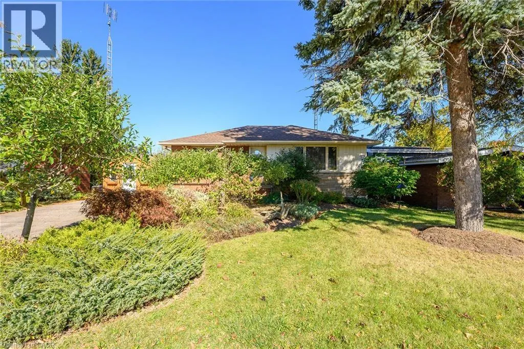 6 SANDRINGHAM Avenue