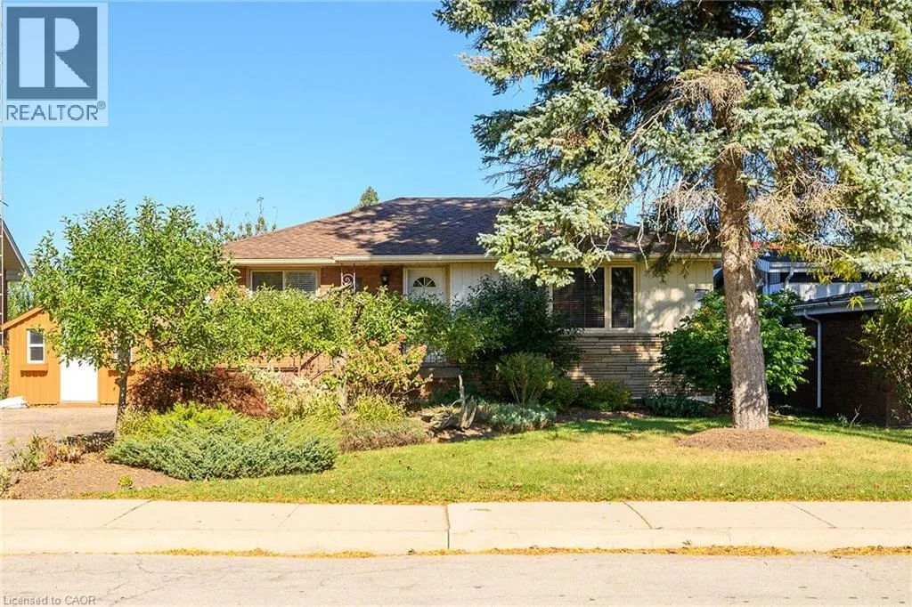 6 SANDRINGHAM Avenue
