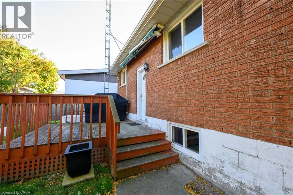 6 SANDRINGHAM Avenue