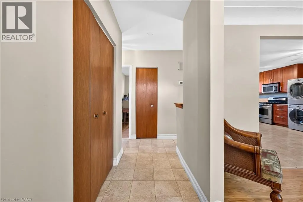 6 SANDRINGHAM Avenue