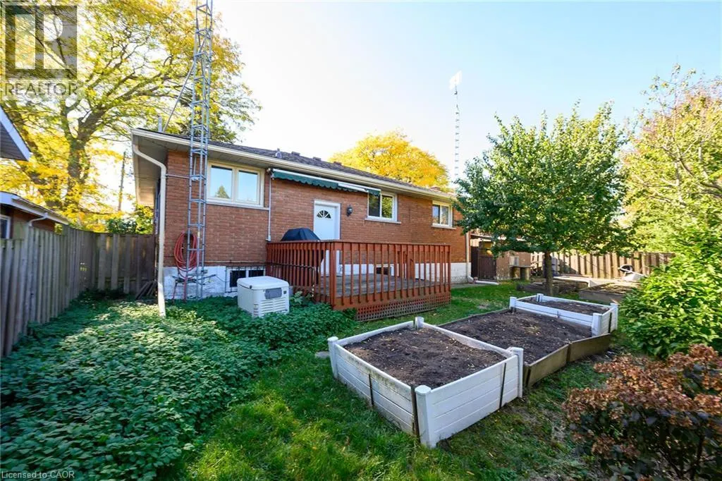 6 SANDRINGHAM Avenue