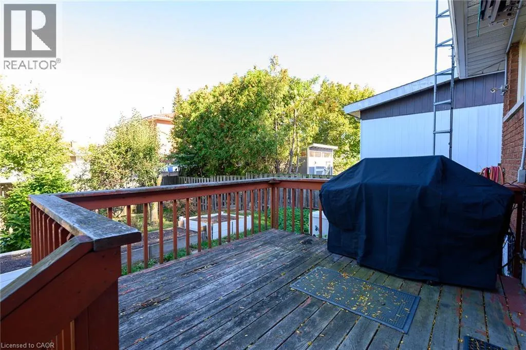 6 SANDRINGHAM Avenue