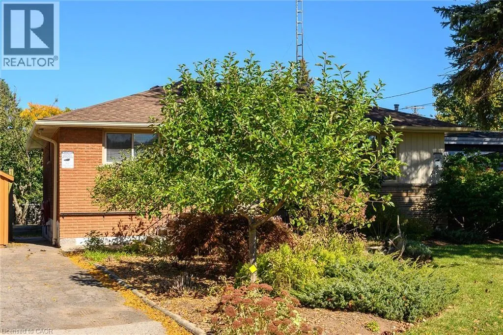 6 SANDRINGHAM Avenue