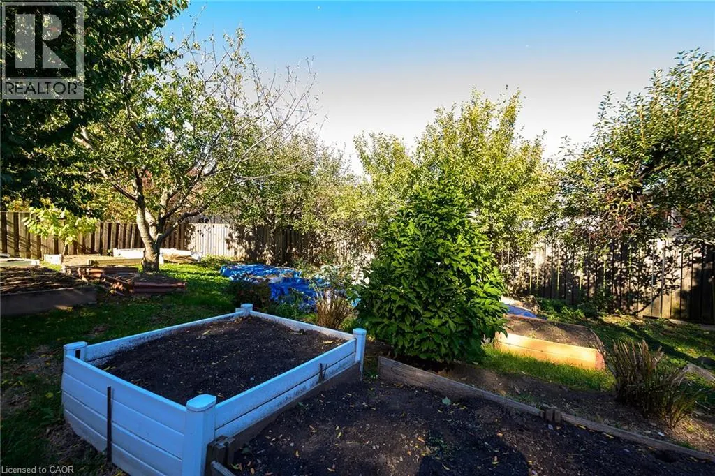 6 SANDRINGHAM Avenue