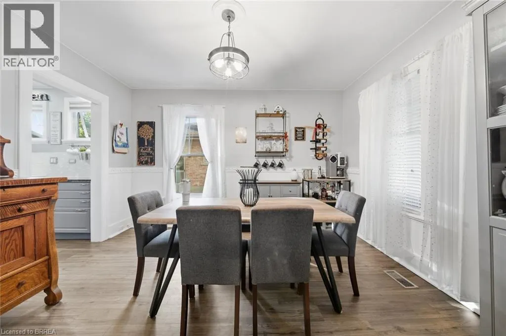 13 FOREST Road