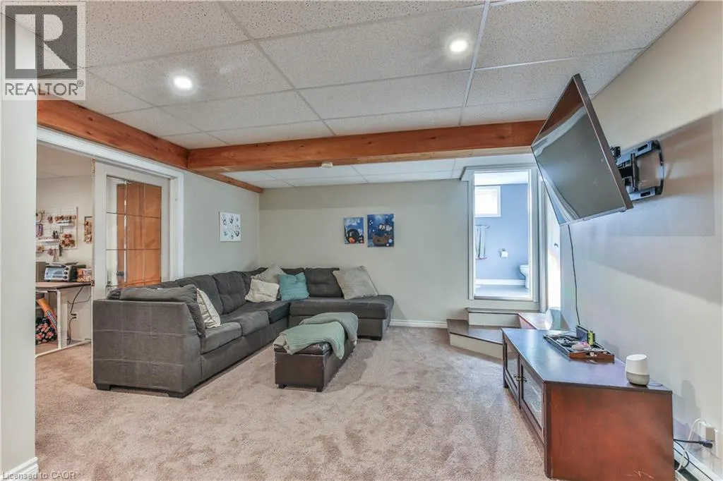 66 LISGAR Avenue